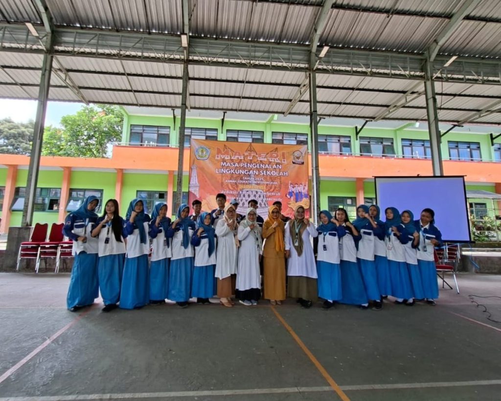 SOSIALISASI BAHAYA BULLYING PADA SISWA SMA NEGERI 1 WATES KABUPATEN KEDIRI